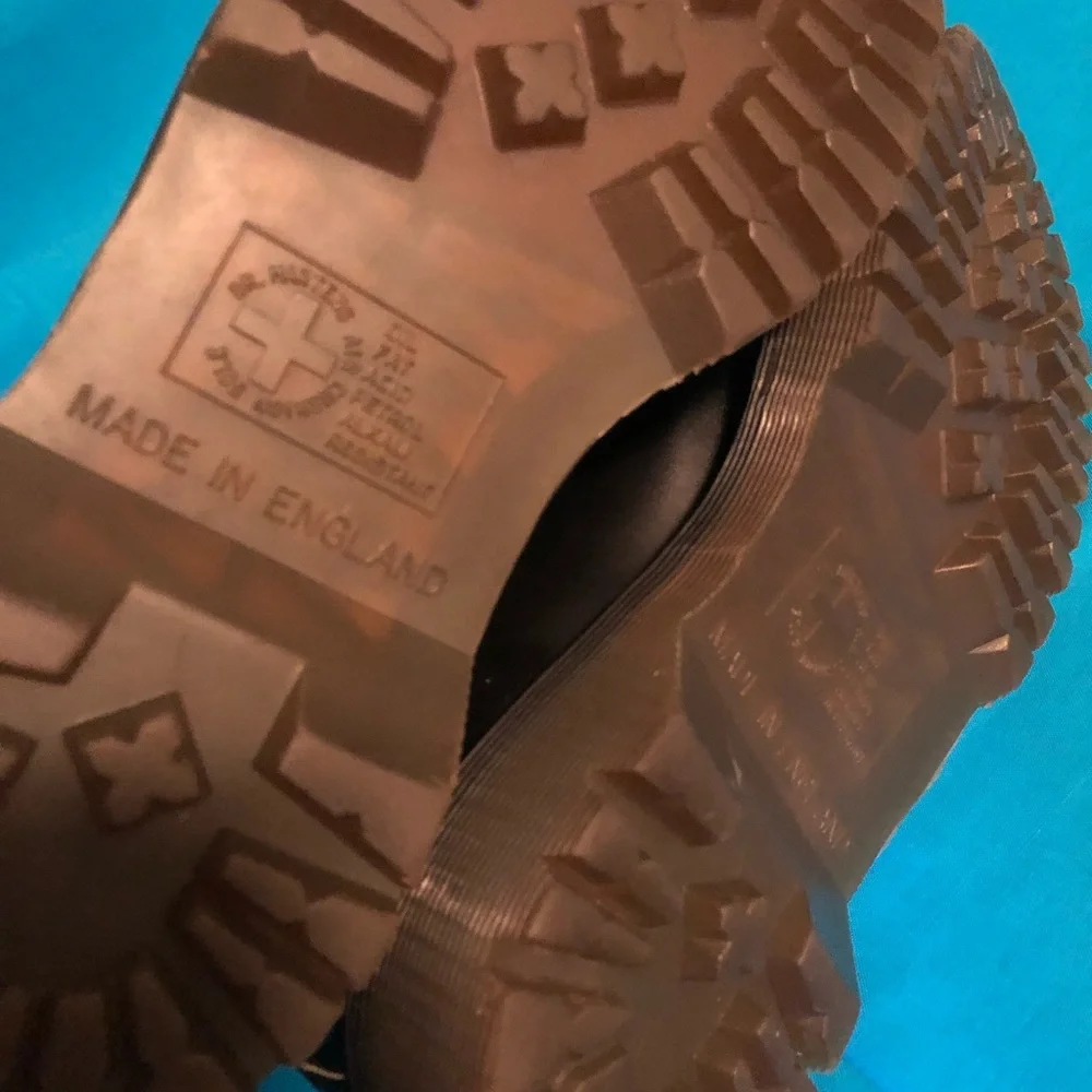 Dr Marten Brogue  MIE  8 US 6 uk GUC RARE barely used. Platform wingtip amazing! - Picture 7 of 8